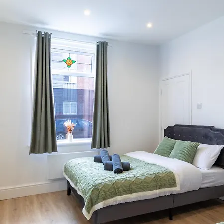 Open Mind Property - 2 Beds & Free Parking Cosham Exterior photo