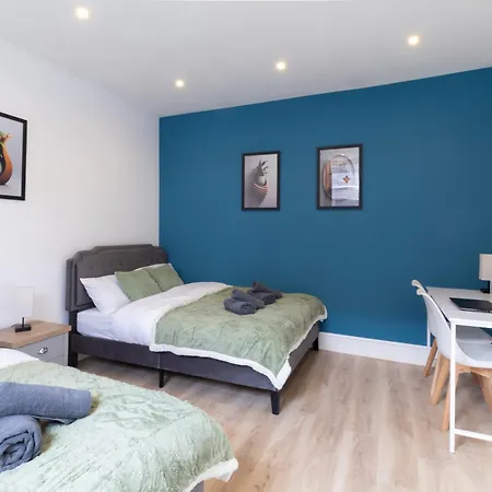 Open Mind Property - 2 Beds & Free Parking Cosham Exterior photo