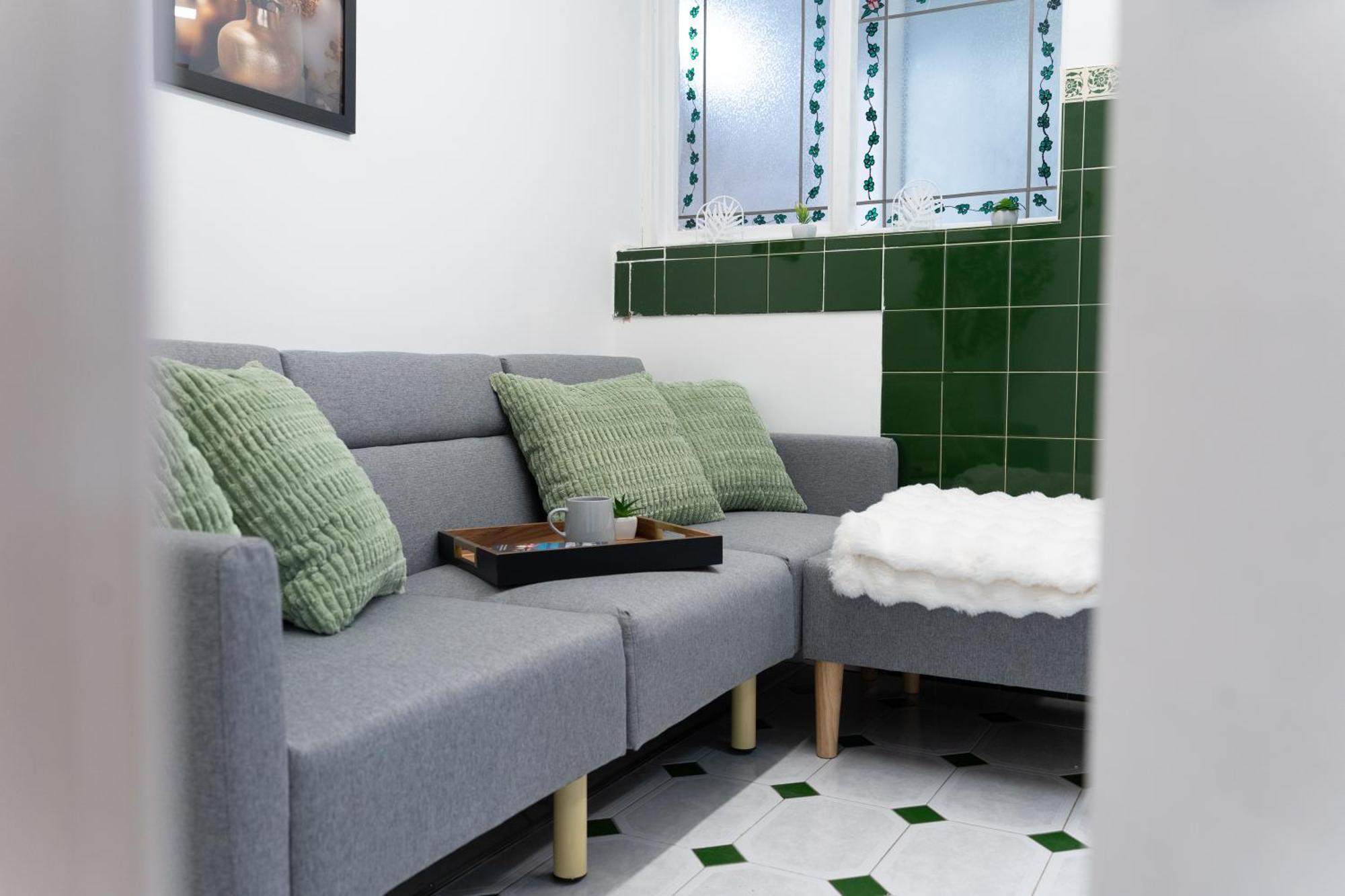 Open Mind - 2 Beds & Free Parking Кошем